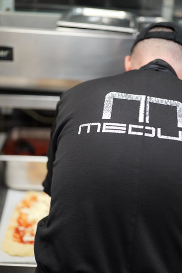 Il nostro staff al lavoro, cura artigianale in ogni preparazione